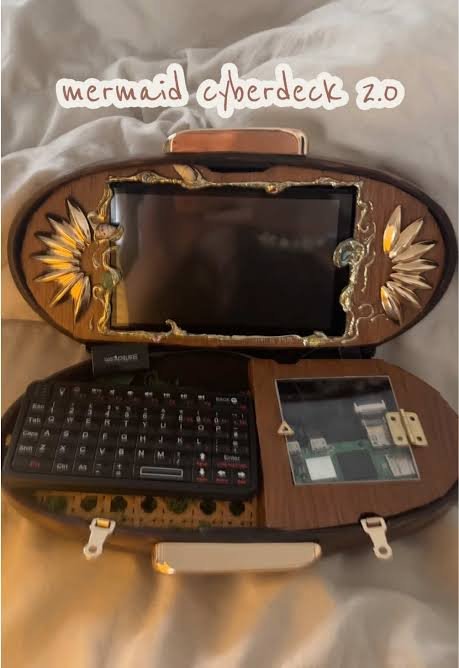 Simply_Erinea's tweet photo. @crokrik Pour faire un cyberdeck 🥰 https://t.co/xCoXIh22vF