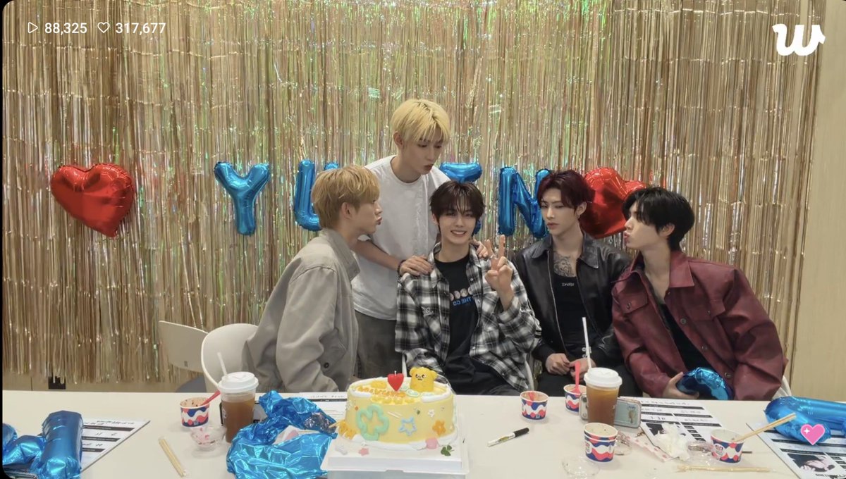 noeul_520's tweet photo. AND2BLEほんま仲良しで可愛い
ギュビンおめでとう🫶🏻🎂🥭🩵 https://t.co/BqJJoFahp8