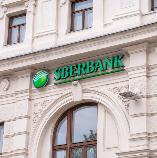 coinbureau's tweet photo. 🚨HUGE: Russia's largest bank to OFFICIALLY accept Bitcoin, Ethereum and USDT as loan collateral.

Sberbank will begin lending against Bitcoin once Russia's new digital asset rules take effect on September 1, opening the door for the bank's more than 100 MILLION customers.

Ethereum and USDT join the list once the central bank clears them for public circulation.