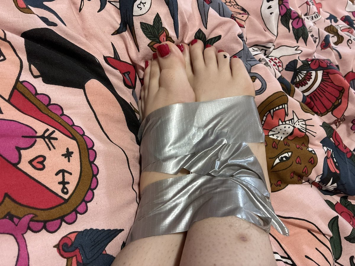 DaisyMae0510's tweet photo. #tape #tapefetish #tapekink #tapedfeet #tapedboobs #mouthgag https://t.co/ZRwtabRO9R