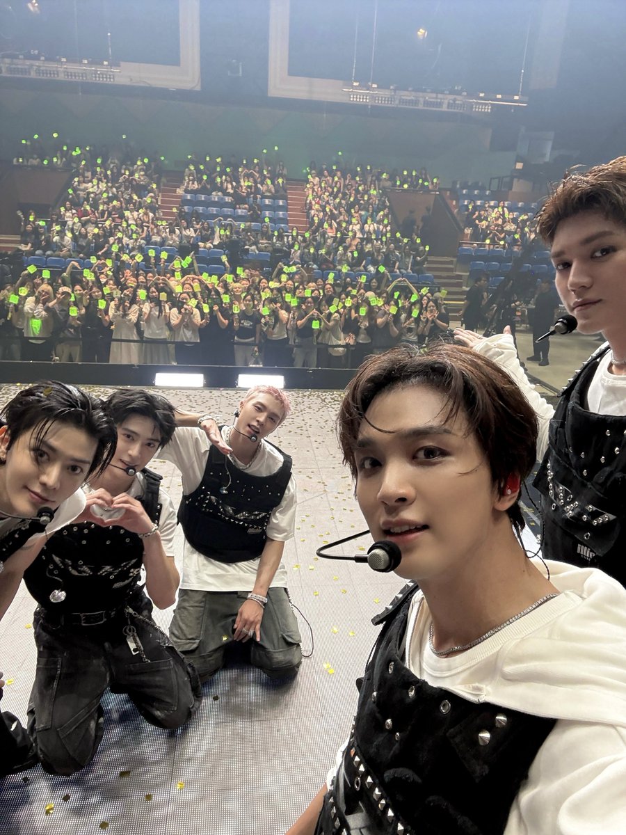 NCTsmtown_127's tweet photo. 시즈니 오늘 인기가요 잘 봤나요?
음방 첫 주가 끝났네요
덕분에 힘내서 했어요
시즈니에게도 즐거운 한주였길💚 

EVERYTHING, ALL AT ONCE, NEO
https://t.co/vkFUnwHeM8

#JAEHYUN
#NCT127 #BLINGY 
#NCT127_BLINGY
#NCT_10TH_ANNIVERSARY https://t.co/gzD0VaznfG