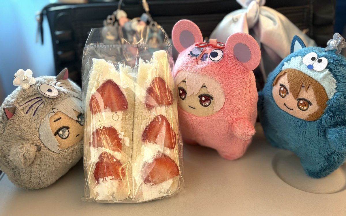 uniuninui's tweet photo. 取り合い https://t.co/8wZYLjUR2y