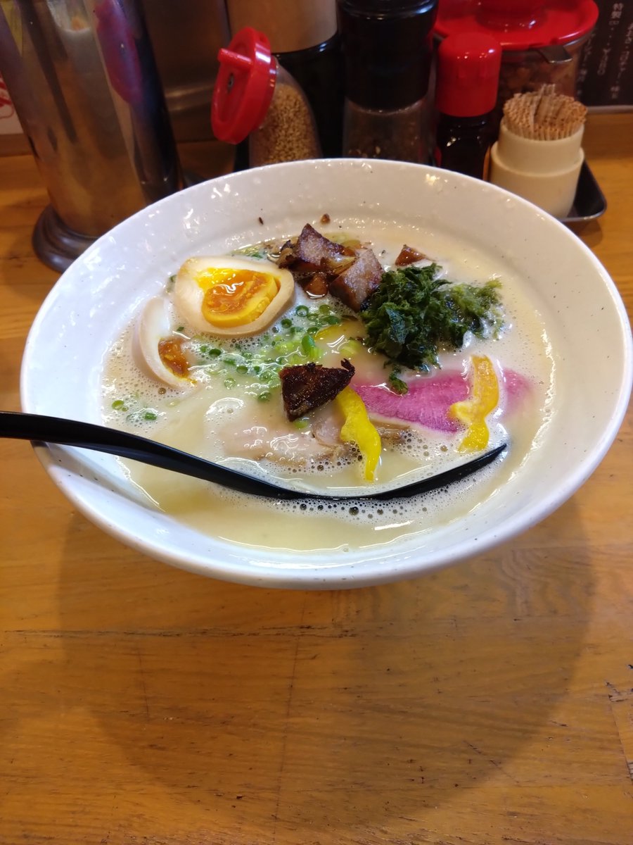maory0701's tweet photo. 黄金町　鶏源
鶏白湯らーめん塩
味玉とコロコロチャーシューをトッピング
理想的な鶏白湯らーめんでした！ https://t.co/gEdgNuhbmF