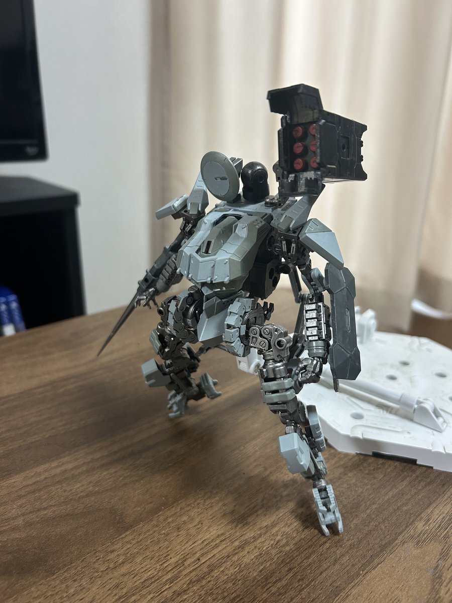 zankandan's tweet photo. 妻子供不在のため、テレビ見ながらダラダラ塗装
筆塗りは”ながら”でできるから良いですね
どうせ汚すしこんなもんで終わり
中の人はまた今度
初期装備に比べたらだいぶ戦えそう https://t.co/FIgUQgWVGv