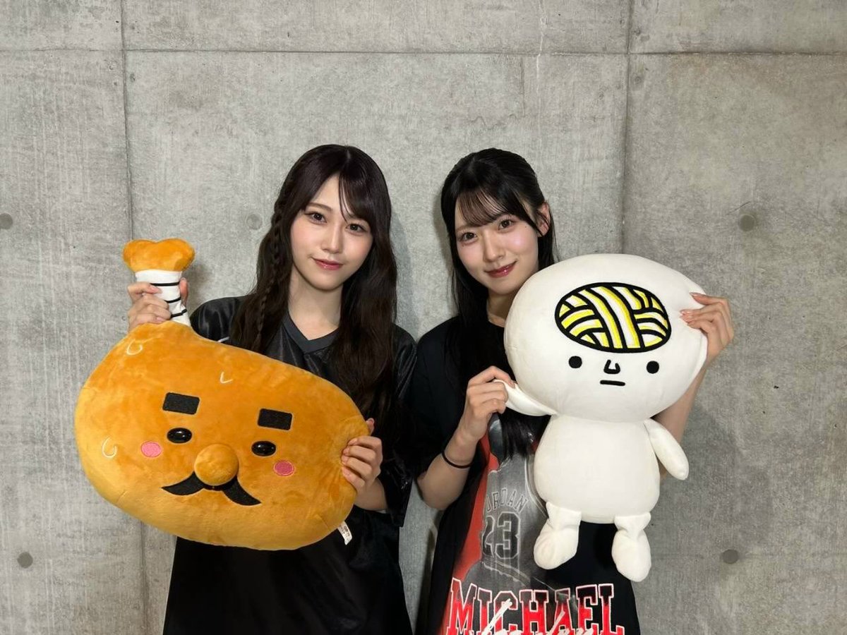 sakurazaka46's tweet photo. 🪩ツアー最終公演！17:30～生配信🪩

／
 #櫻坂46_Whatslonesome_Final
＼

まもなく開演🕺✨
ラスト公演盛り上がりましょう🌸

⬇️配信チケットはこちら⬇️
https://t.co/7rlMakA4J6 https://t.co/rCD2iBGeiB
