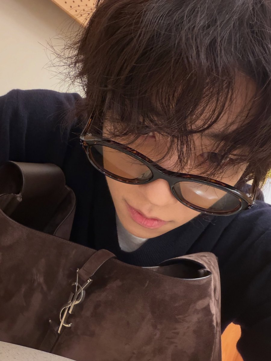 Kkorepo's tweet photo. <トレンドブログ>#チェ・ジョンヒョプ、“ひとりで秋支度”…メガネ×ニットの彼氏感あふれる近況公開
#チェジョンヒョプ
🔗https://t.co/suUK60v1NS https://t.co/YSid7UqHxd