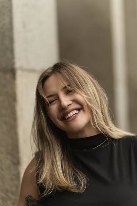 Alienado2019's tweet photo. Hoy en un nuevo capítulo de "Descubriendo a periodistas mamporreros", os presento a Julia Menéndez Quilez (@juliamenendezq ) . La "supuesta" profesional que le pegó un manotazo a una chica que la estaba grabando, en una manifestación por los derechos de los ceutís en Madrid. Esta Joya de la Corona, trabaja y ha trabajado en Malas Lenguas, Mañaneros 360, en Antena 3, La Sexta... incluyendo ser redactora de El País. También ha participado en cortometrajes... Zapatos de tacón cubano (2019) y Laura (2014).

Os dejo las redes de esta choni poligonera agresiva. 

Perfil de X -> https://t.co/nlOH6oDU59
Perfil de Instagram -> https://t.co/3IKqmjR0cw
Perfil de Linkedin -> https://t.co/AH6rXaBjkj
Perfil de Domestika -> https://t.co/2MX9Emz6xf
Perfil de El País -> https://t.co/XB3ENQJLXg
Perfil de Tik Tok -> https://t.co/ylM58ZFTsz 
Perfil de IMDB -> https://t.co/JC62NuqUZG
Perfil de WantedAgency -> https://t.co/PtgyjXX5no
Perfil de Youtube -> https://t.co/JtbfWuKy4g