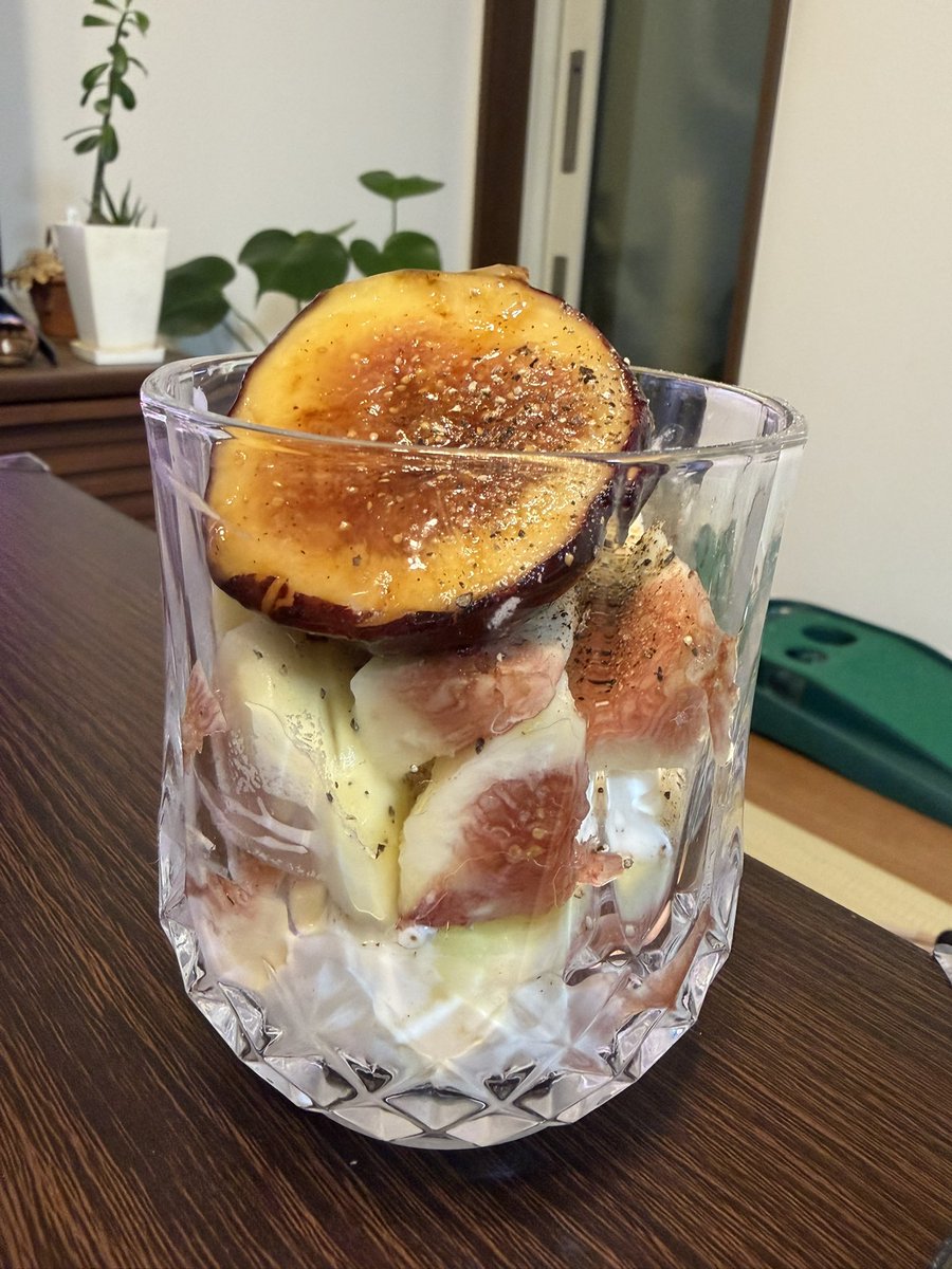 nagimero's tweet photo. 無花果のパフェにハマっている♡今日も美味しく食べれた！ https://t.co/NcA4I7DsSU