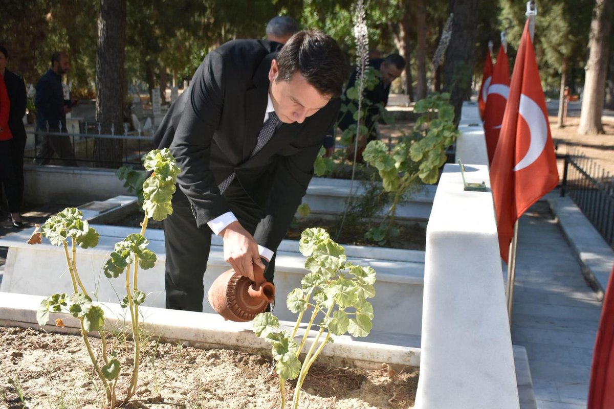 buharkentgov's tweet photo. ➡️ Program, İlçemiz Şehitliği’nin ziyaret edilmesi, Kur’an-ı Kerim tilaveti ve duaların okunmasıyla sona erdi.

🇹🇷 Aziz milletimizin 30 Ağustos Zafer Bayramı kutlu olsun. https://t.co/hcwTf2MDGL