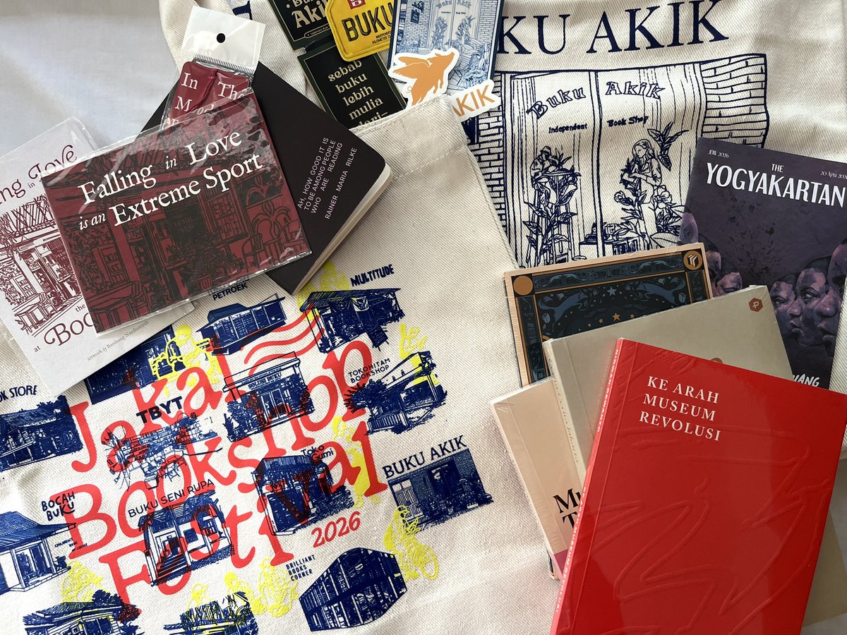 paladinstrait_'s tweet photo. visited 14 bookstores in jogja https://t.co/HDWL2lnDFn