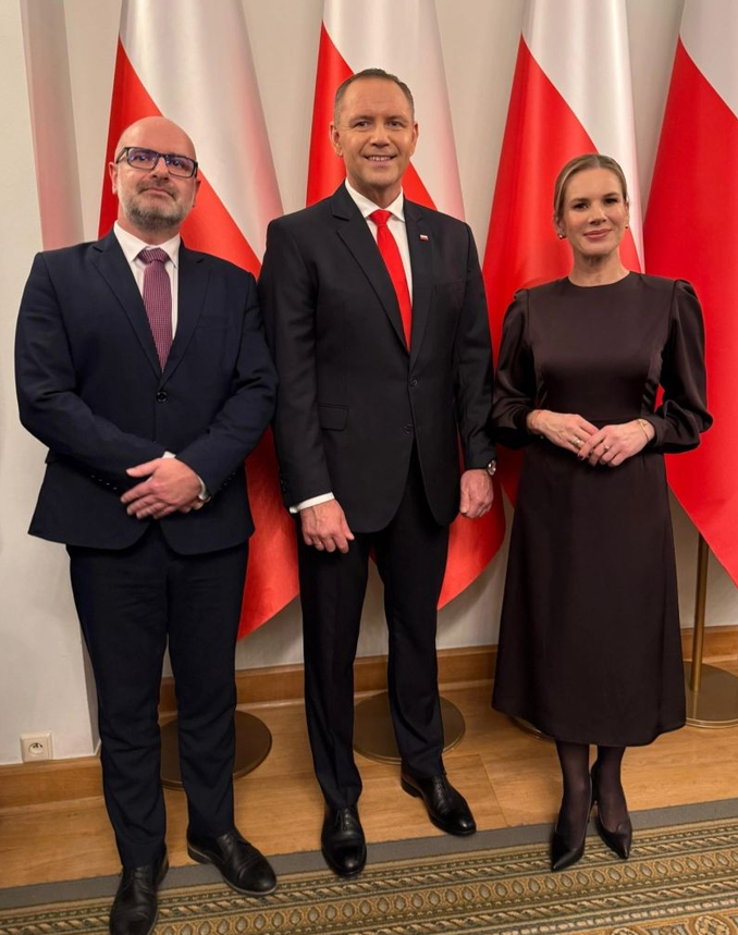 Bob57PL's tweet photo. ‼️Oto dowód jak ZondaCrypto umościła się wygodnie w Belwederze Nawrockiego‼️
📛Lipiec 2025 - Bartosz Grodecki zostaje partnerem fundacji Chodzińskiego, wtedy prawej ręki Krala👇
📛Maj 2026 - Karol Nawrocki mianuje Grodeckiego szefem Biura Bezpieczeństwa Narodowego‼️🤦‍♂️
SKANDAL‼️ https://t.co/mEg53PHqLd