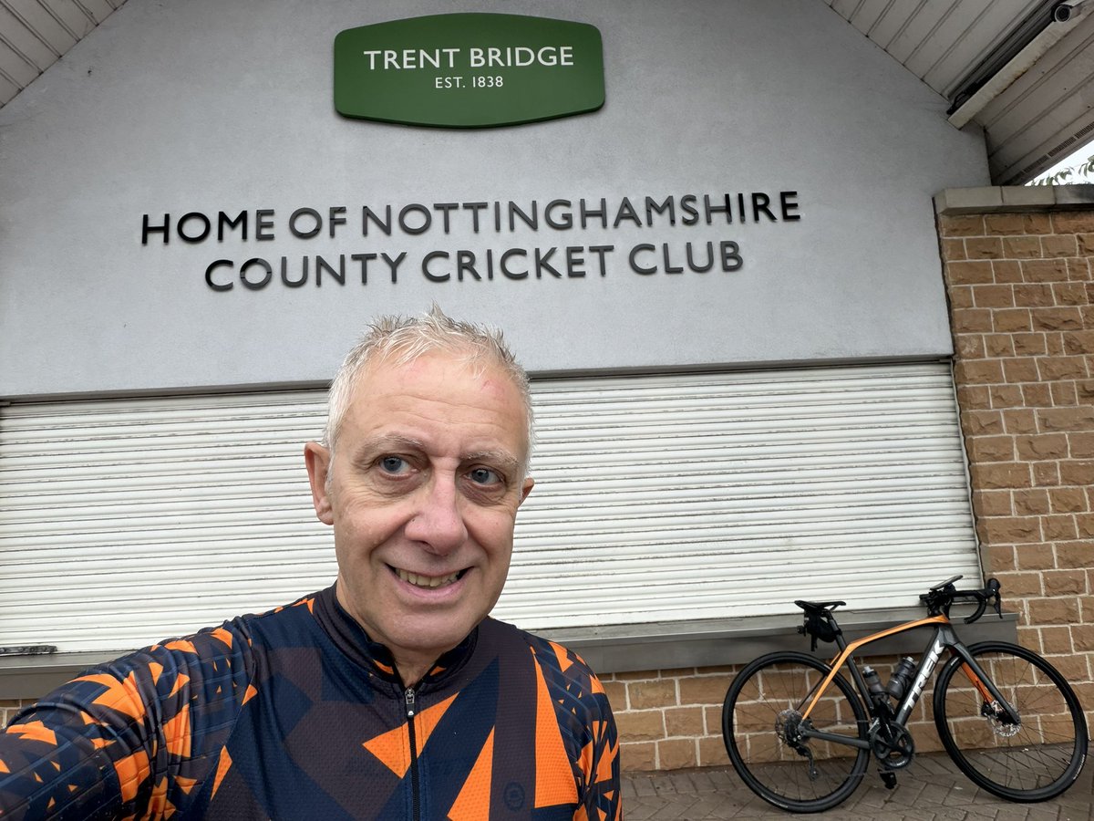 markcrowther66's tweet photo. Morning hatters and all excited to cheer on @LutonTown 👏 yesterday was demanding day 1 EVERY MIND MATTERS 4 setting off 7am arriving 3pm mostly in rain ☔️ refreshed for day 2 🚴 it’s more important to raise awareness &amp; donations for incredible causes🧡💙
https://t.co/E1APxDnFh0 https://t.co/aNVrLjBphi