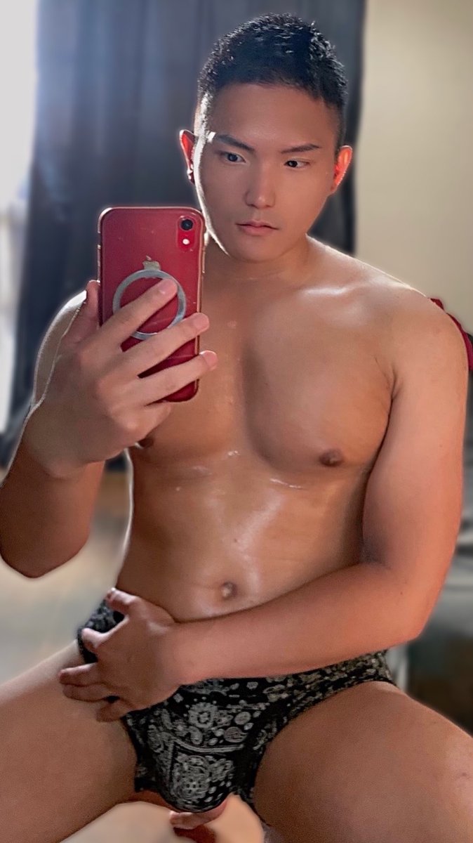hk_daisuke's tweet photo. 筋トレ💪
暑すぎて汗だく…💦 https://t.co/ZQPKulIfQY