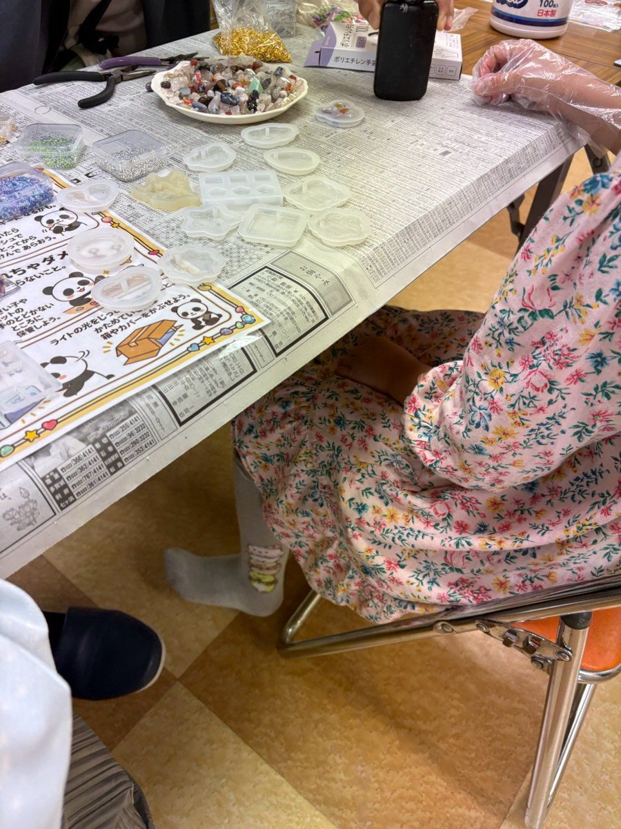 sendai_kids's tweet photo. #太陽光マルシェ 、無事終了しました！あいにくのお天気でしたが、レジン工作盛り上がりましたよ〜🥳

#仙台
#長町
#長町一丁目
#ママンココン https://t.co/SksLCqxzy2