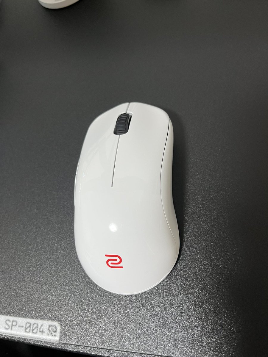 Akishi644751's tweet photo. マイニュー（？）ギア！！
Zowie U2-DW glossy  white
お帰りU2、数多の60gマウスを経験してきた今の俺ならお前を使えるはずや https://t.co/OgzHZfCay7