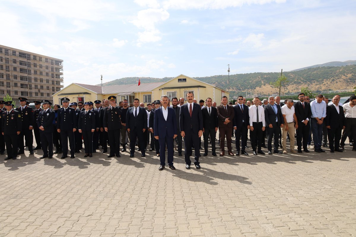 gurkaymakam's tweet photo. 🇹🇷 30 Ağustos Zafer Bayramı’nın 104. yıl dönümü, Kaymakamımız Sayın Onur Aykaç, Belediye Başkanımız Sayın Eşref Mutlu ve ilçe protokolünün katılımıyla düzenlenen tören ve etkinliklerle coşkuyla kutlandı.🇹🇷 ⤵️ https://t.co/Z7fJJjF0N7