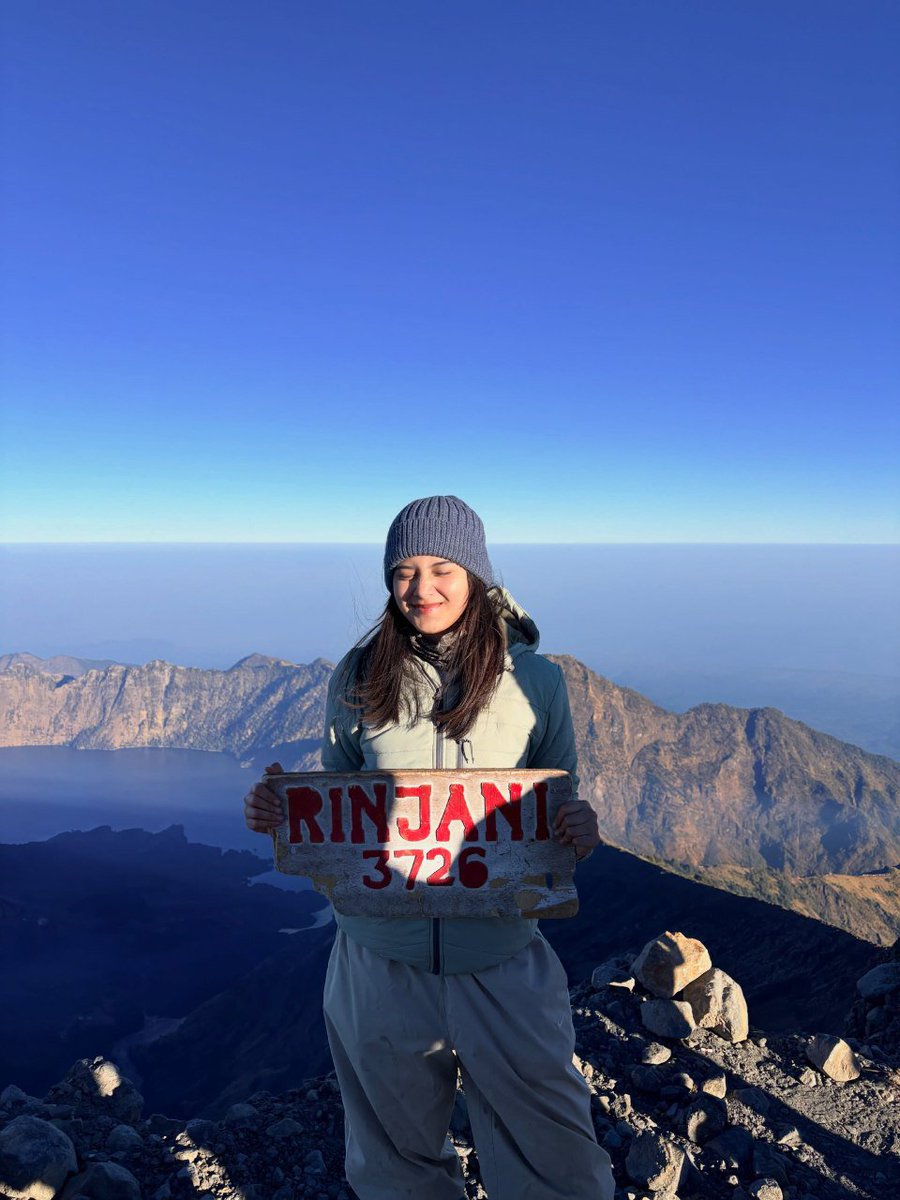 aannsss__'s tweet photo. callista keren arum dewi rumengan!!! <3 https://t.co/HzINxtzaAk
