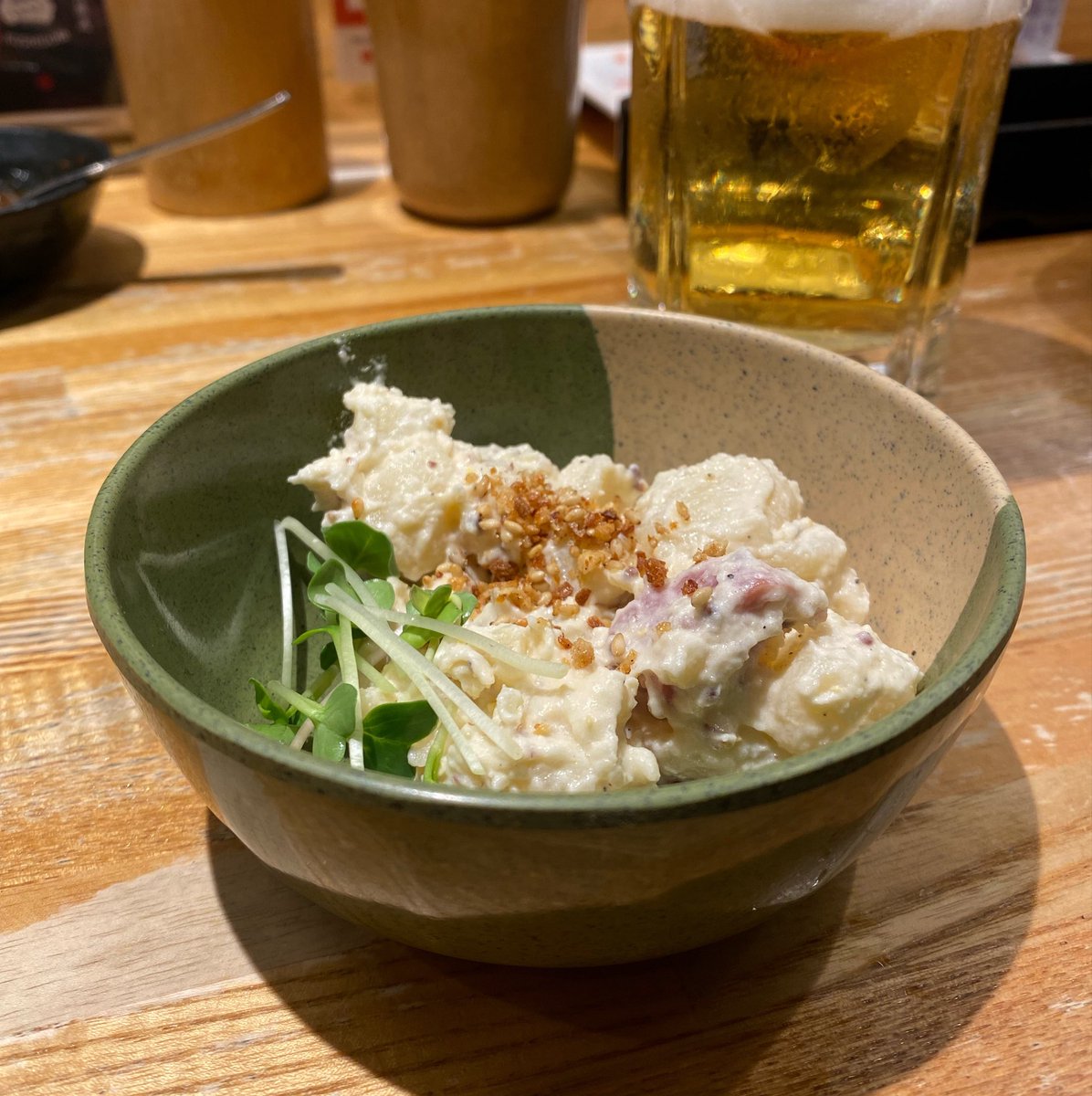 ar_c5's tweet photo. 駅前の酒場に入って迷わず注文した https://t.co/hrRdUg3JIX