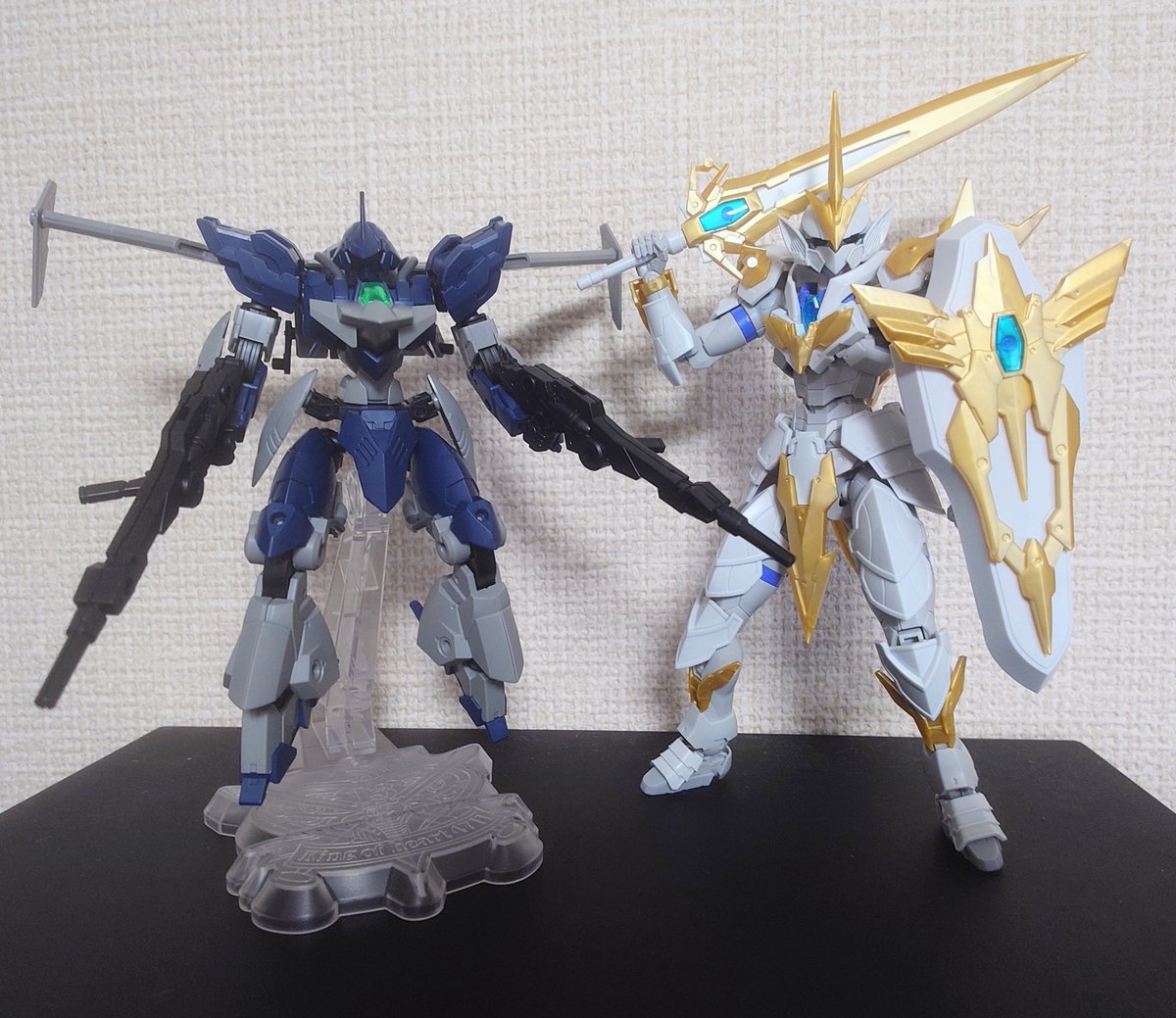 Leo_zero's tweet photo. @osi0sio 配信お疲れ様でした。
新ツールも登場し順調に進んできてますね👍️
こちらもガンプラじゃないけど並走組みした成果物
右側:先週並走の30MFリーベルホーリーナイト
左側:本日並走の30MMヴェルデノヴァ
30分位で組めるでお馴染みのシリーズだけど全然30分で収まらないw
#しおこーなー https://t.co/XUnNkcqySo
