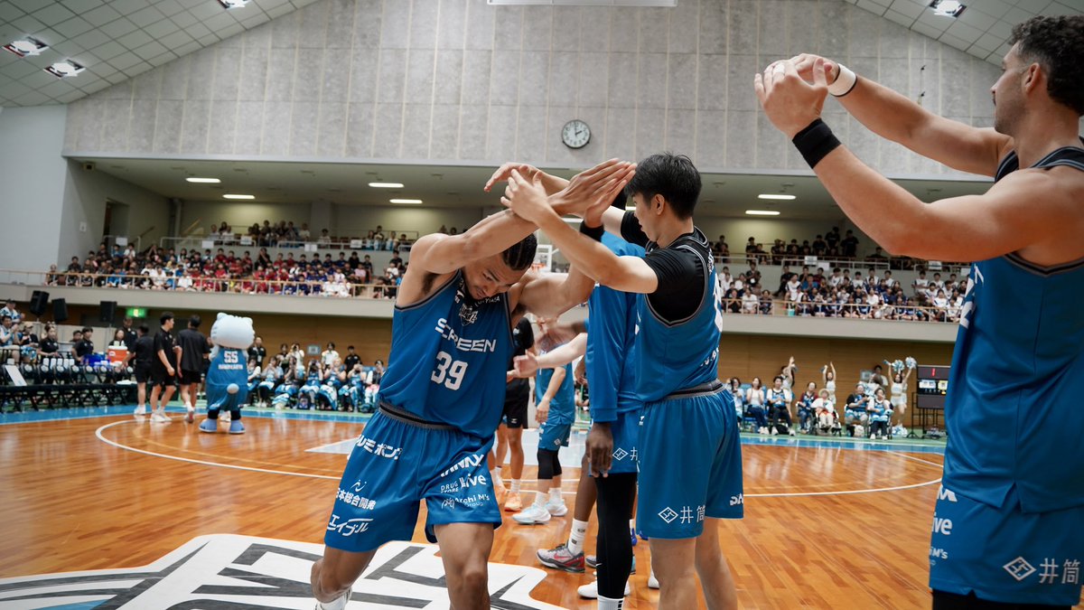 kyotohannaryz's tweet photo. 📷 GAME DAY PHOTO📷

京都 101 - 64 香川

🗓️8/30(日) 14:00
👑#堀場製作所 #HORIBA
📍三段池扶桑化学工業アリーナ(三段池公園総合体育館)

▼開幕戦 試合情報・チケット購入
https://t.co/VFb9D6AU9h

#京都ハンナリーズ #共に登る https://t.co/593DLPgjS3