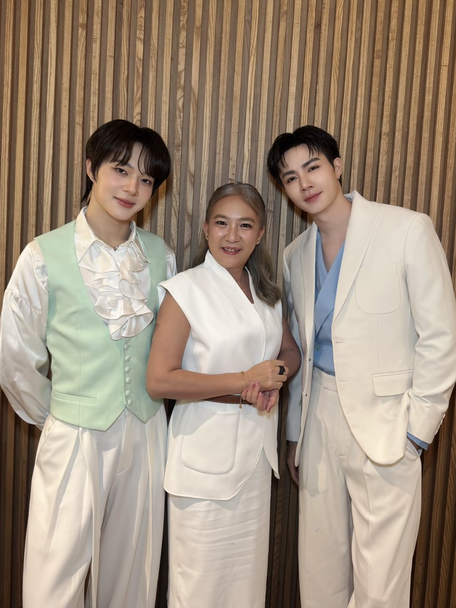 DomundiTV's tweet photo. พบกับ “ซี” @zee_pruk “นุนิว” @CwrNew และ “คุณแม่” ได้ในงาน “เสริมสิ่งที่ใช่” Say Yes NUTRIMASTER Opening Event ✨

#NutrimasterxZeeNuNew https://t.co/7Hnhajrl7f