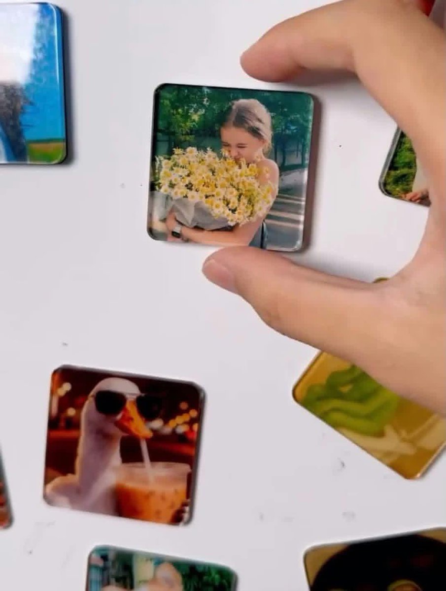 Laparterussh's tweet photo. BARU TAU!!! Ada magnet kulkas segemes ini 🥲🥲 Akhirnya bisa majang foto nostalgia banyak tanpa mikirin tempat.... 😌 https://t.co/1UfyURxpnd