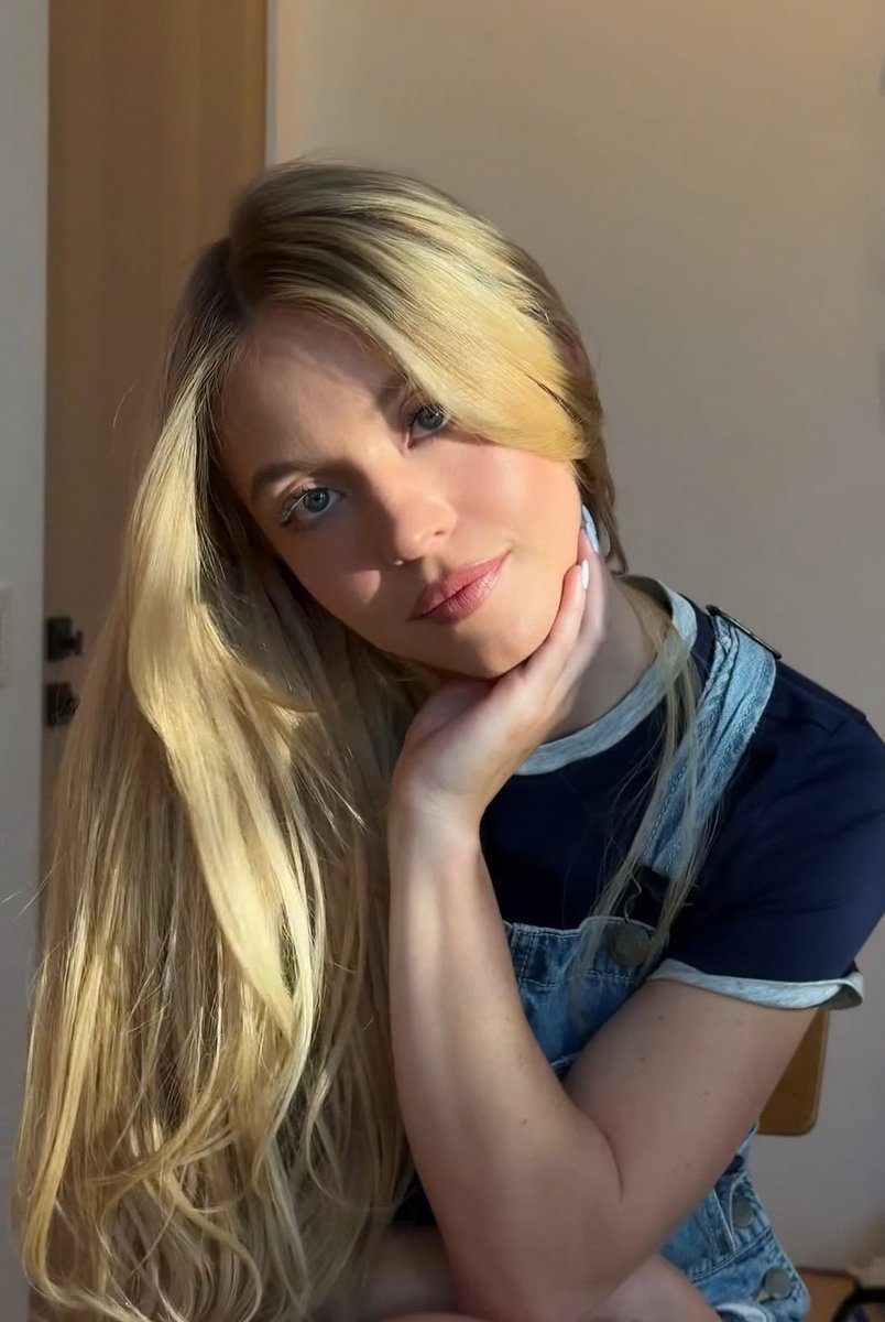 JumpTrailers's tweet photo. Sydney Sweeney in newly shared photos https://t.co/wNbEWY6moI