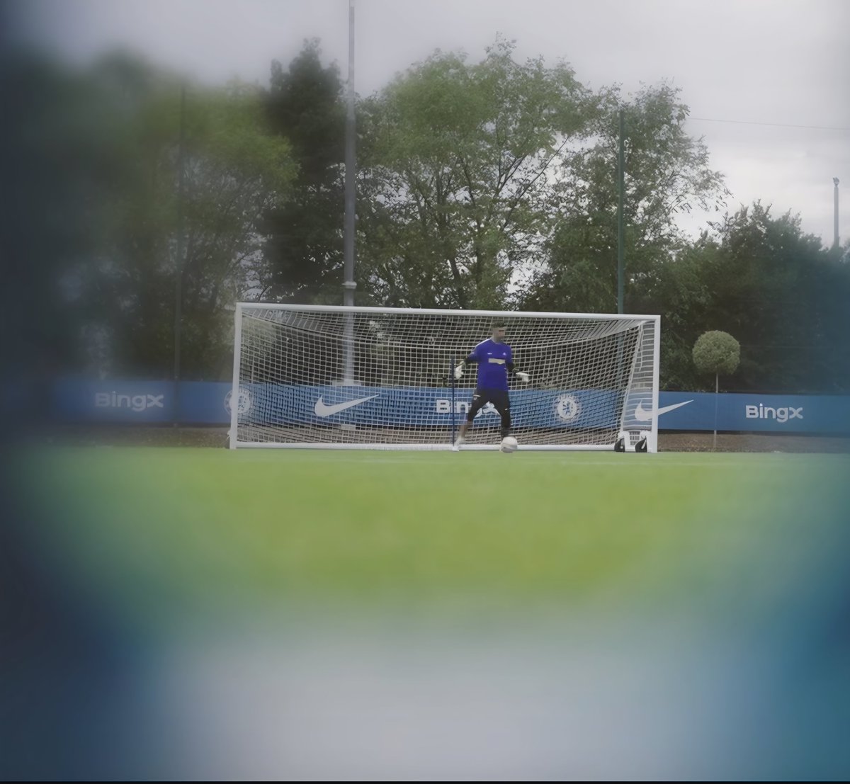 TheBlueDodger's tweet photo. It looks like Emi Martinez did do some training! Maybe he does start today...👀

#CFC https://t.co/28mXyE84IR