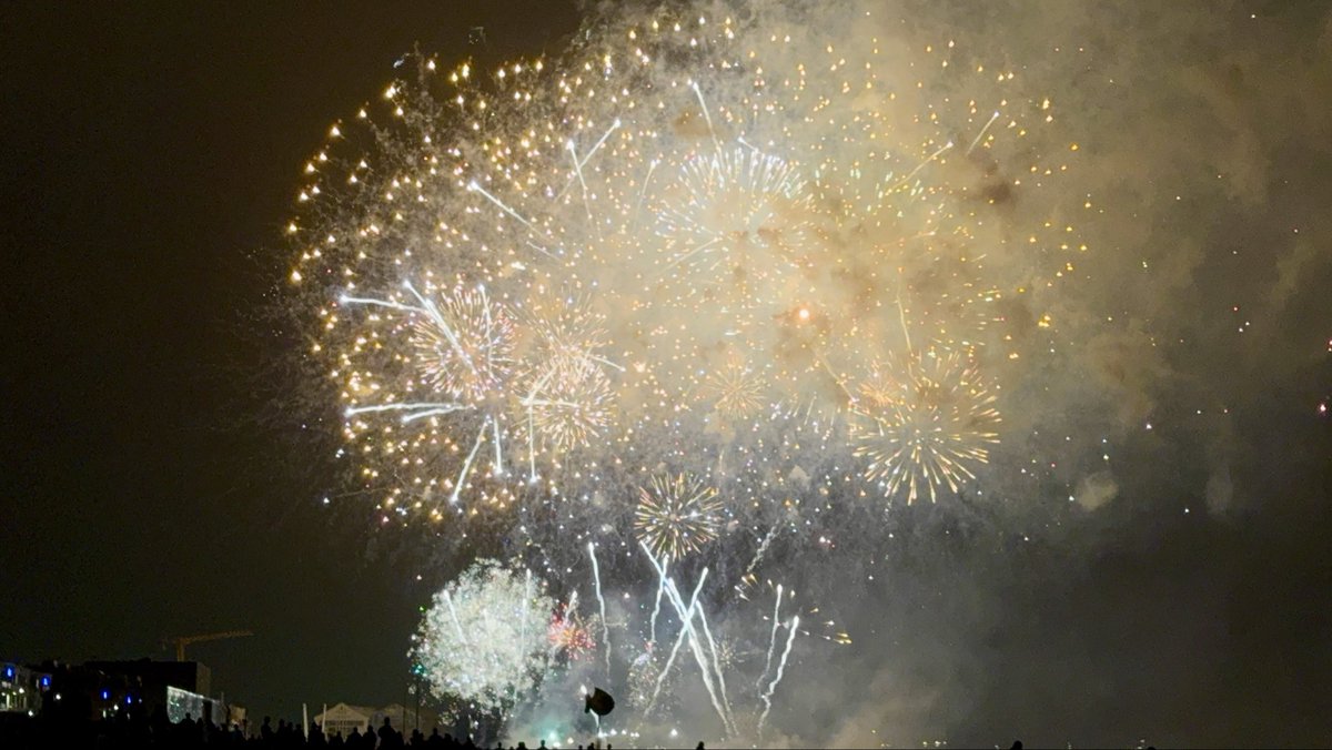 cris59279's tweet photo. #Dunkerque #FeuDArtifice #Fireworks #France #NightPhotography https://t.co/JMUIO4aW8W