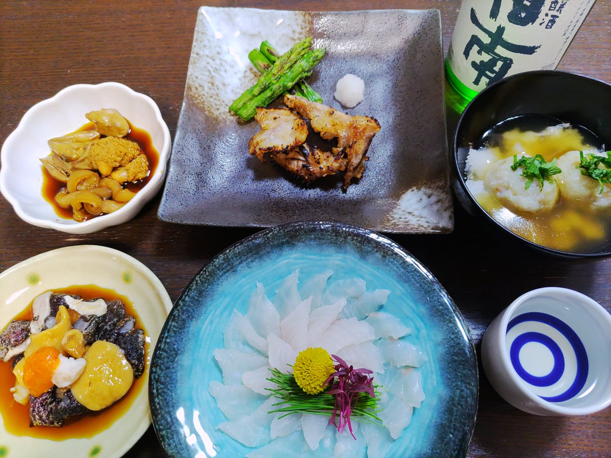 HDZ552's tweet photo. オニオコゼで一杯🍶

カマの塩だれ焼き
餡掛けしんじょ
皮とホヤのポン酢和え
モツの甘辛煮
薄作り

久しぶりに味わう https://t.co/ZiVDyGTgGq