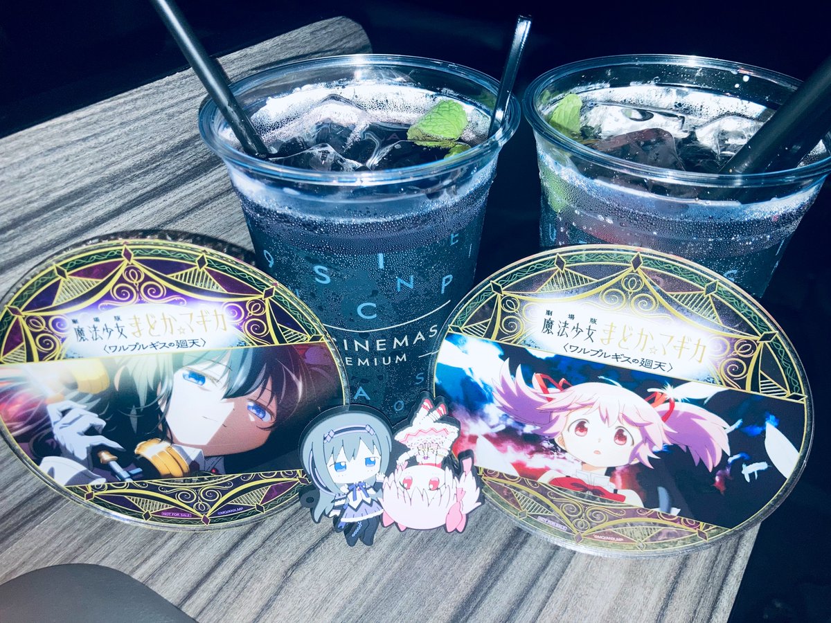 abyuu27's tweet photo. 何度でも観に行くわ。
109シネマズの限定アクリルコースターめちゃキラキラで綺麗でおすすめ✨️
グッズこれしか買えなかったけど、良き！ https://t.co/LJbuK3I5yB