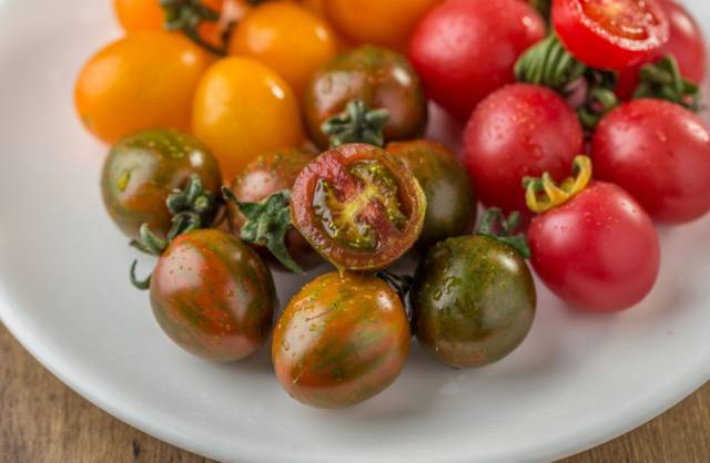 KurtSlower52400's tweet photo. This cherry tomato variety from local organic farms is a game-changer—bursting with sweet-tart juice, firm texture, no weird aftertaste. Perfect for salads or snacking straight! , https://t.co/BzAjovODsP