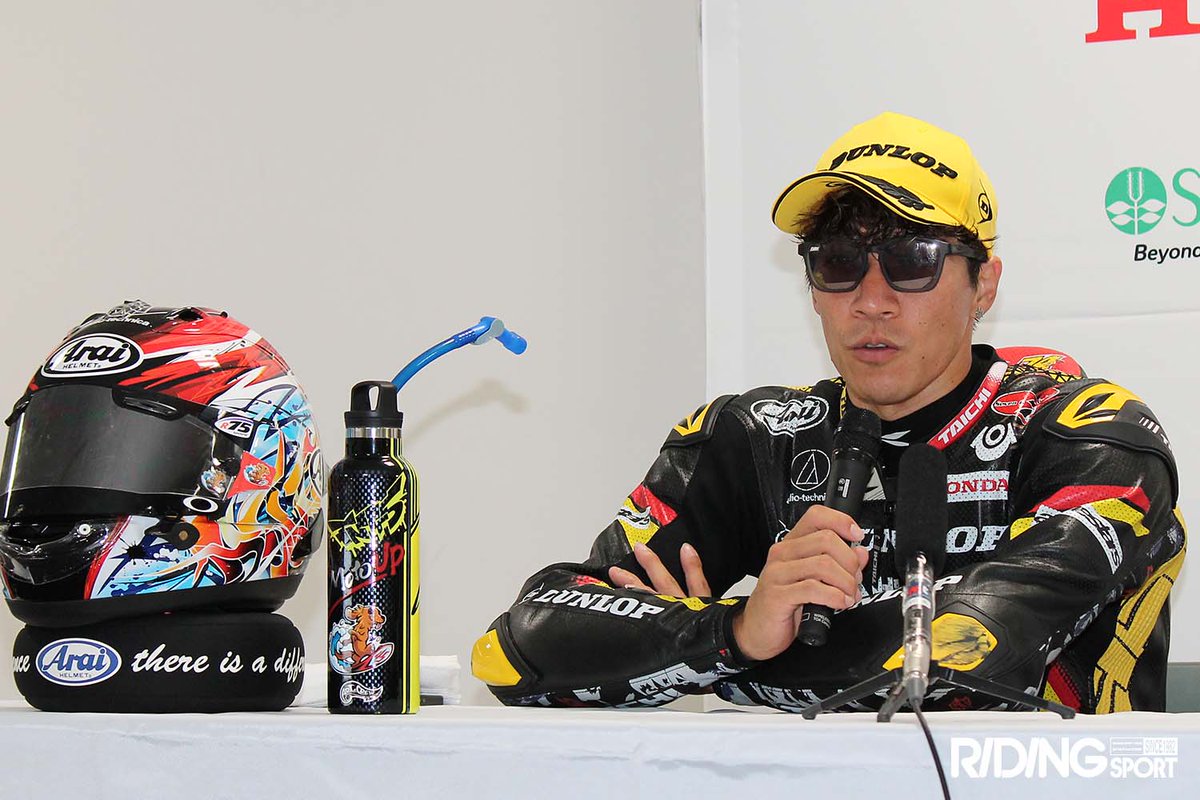 RIDINGSPORT's tweet photo. 水野涼（SDG DUCATI Team KAGAYAMA）
「今までとは違うレース内容で優勝でき、また違う喜びやうれしさがあります」
【全日本RR第5戦もてぎJSB1000レース2】
※決勝トップ3会見コメントを追加しました
#JRR #全日本ロードレース #モビリティリゾートもてぎ #JSB1000
https://t.co/sjXkN91UiH https://t.co/NfpheEnraN