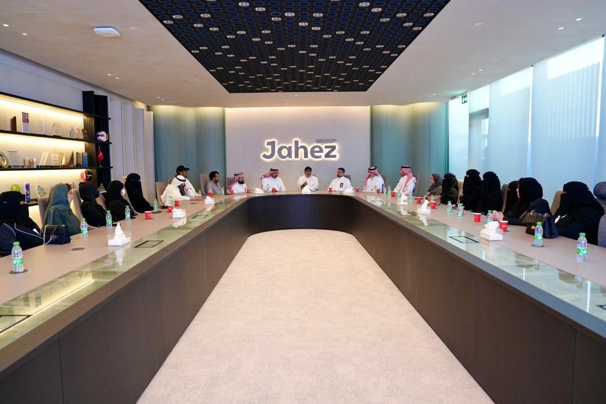 JahezApp's tweet photo. استقبلت جاهز فريق نادي الابتكار السعودي في زيارة مثمرة لتبادل الخبرات واستعراض أبرز الابتكارات والمبادرات التقنية. 

وخلال الزيارة، استعرضت فرق جاهز جهودها في توظيف التقنيات الحديثة والذكاء الاصطناعي لتطوير العمليات ورفع الكفاءة، تأكيدًا على أن الابتكار في جاهز نهج يتحول إلى حلول وتطبيقات فعلية في مختلف القطاعات.