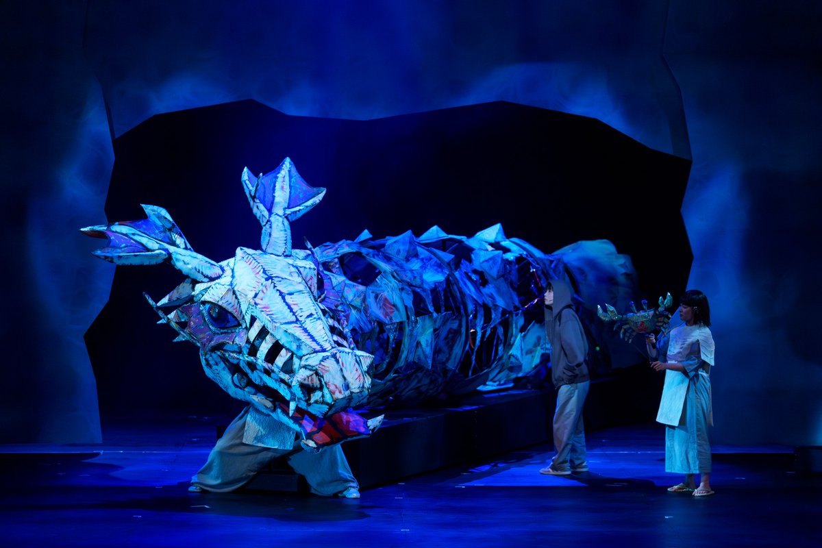 art_warabiza's tweet photo. フィギュアシアター
『黒紙の魔術師と白銀の龍』the Musical

後半期がスタートしました‼︎
後半期初日の今日は、沢山のお客様にご来場いただきました。

チーム内で新鮮だねという話題が出ていましたが、お客様からも「新鮮に見ることができました。」「新たな発見があって面白かったです。」とのお声をいただきました✨

後半期も更に作品をパワーアップしていけるよう頑張ります。
秋はイベントが沢山ございますので、是非遊びにいらしてくださいね🎶

NEXTイベント➡︎ロックバンド鴉　特別ライブ 9月5日(土)