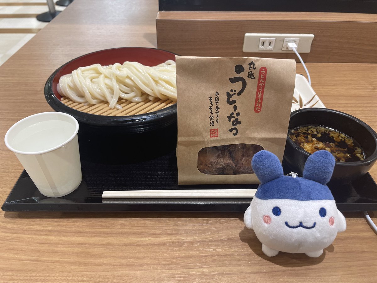 akas__kj's tweet photo. 遅くなったけど昨日帰ってきました🇯🇵
初海外めちゃくちゃ緊張したけど、行きたいところたくさん行けて、改めて日本の良さを知ることができてよかったです🥹✨また行きたいな🤭これは日本戻って初ご飯の写真🍚みみっち可愛い😻 https://t.co/ge0mzT534V