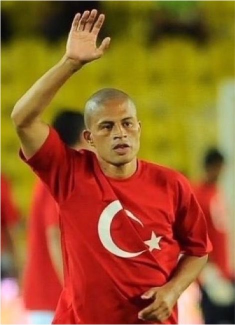 SaracogluSports's tweet photo. Alex de Souza:

"İkinci ülkem Türkiye'nin 30 Ağustos Zafer Bayramı kutlu olsun!" https://t.co/DS6U9cF37g