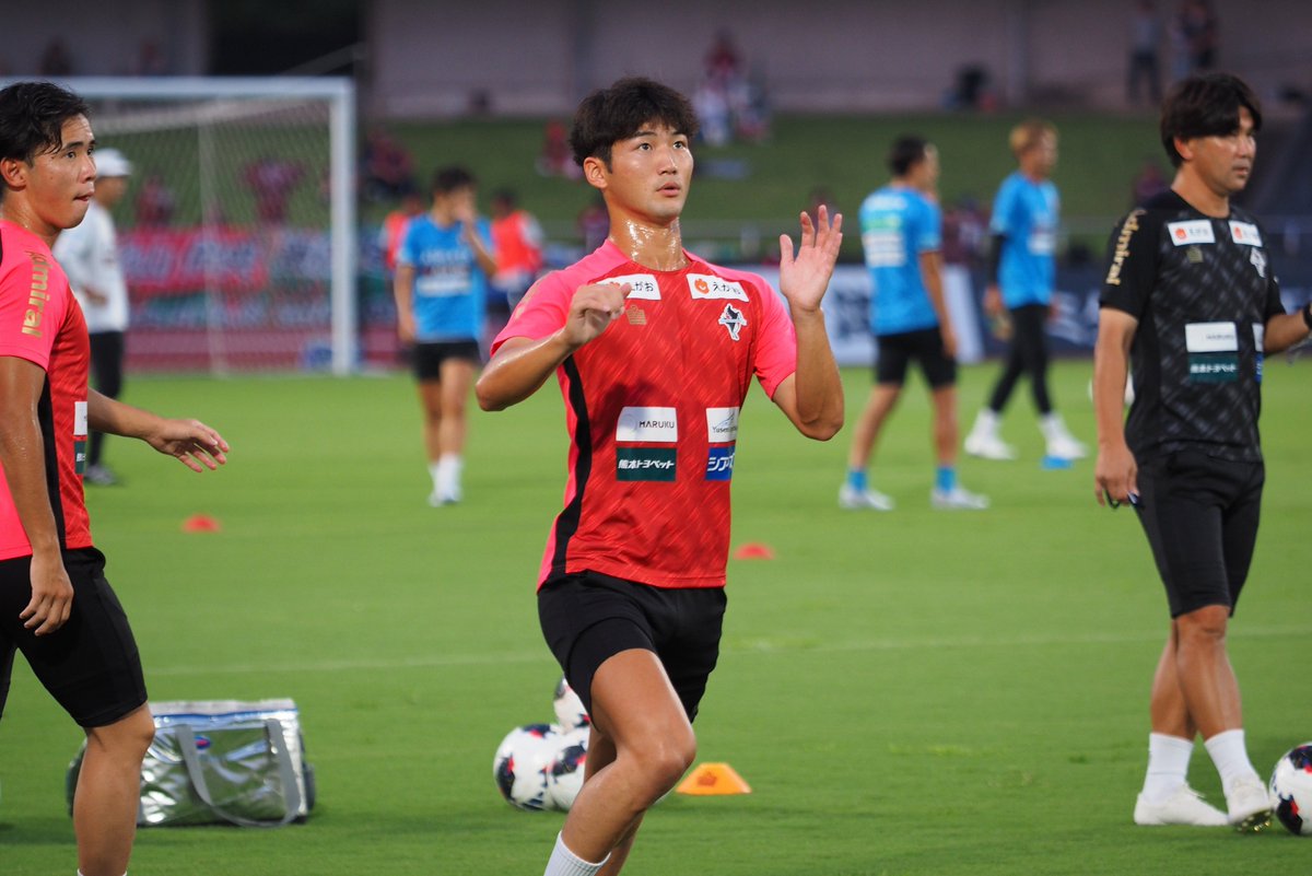 roassoofficial's tweet photo. 【8/30高知戦】
ピッチ内ウォーミングアップ⚽
蒸し暑さの残るスタジアムですが、相手を上回る熱量で走り抜きます！
まもなく19時キックオフ🔥

#ロアッソ熊本 
#やりきれだしきれつかみとれ https://t.co/WpXabIutQo