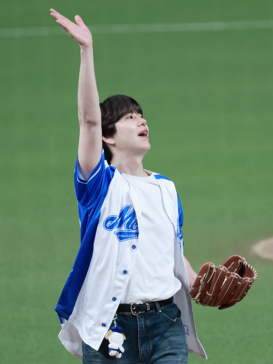 Ethereal8823's tweet photo. 260830 Rakuten Monkeys Singdome 

#규현 #kyuhyun  #キュヒョン  #圭賢 https://t.co/Xd71GjzMHc
