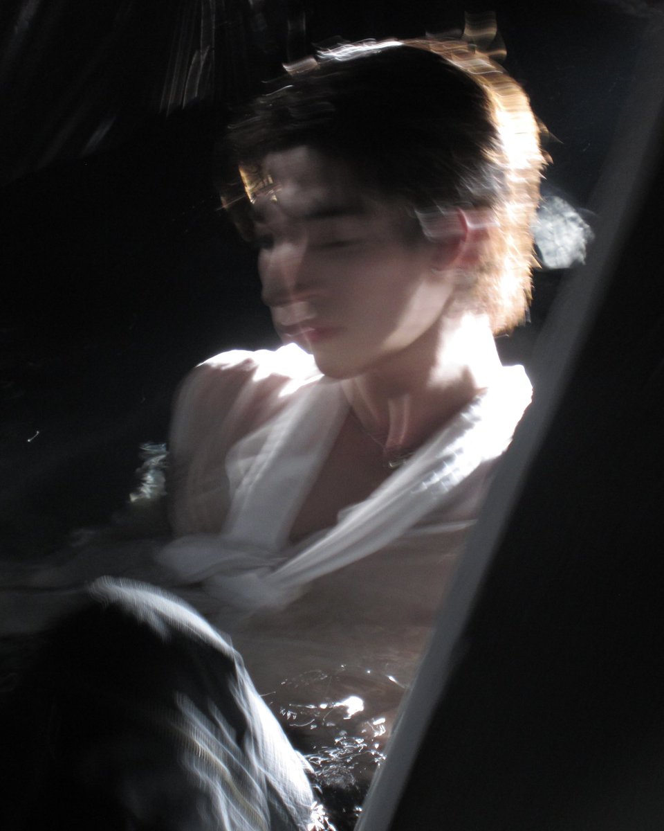 bluepongtiwat_'s tweet photo. Low light, high mood https://t.co/ZEkcHvkc9W