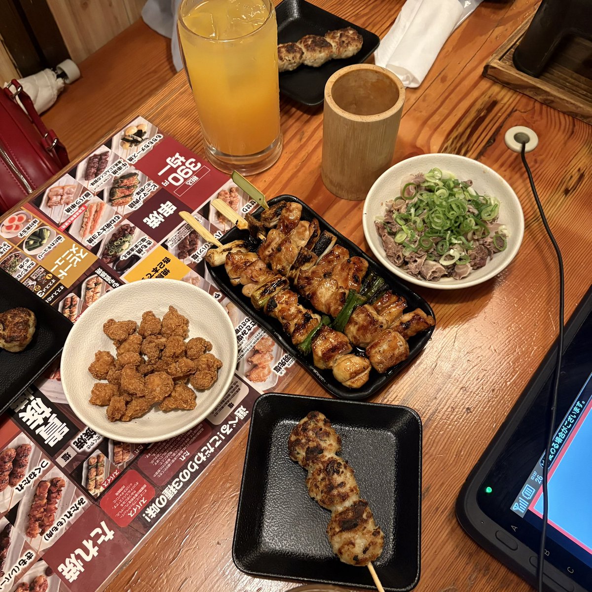 la_mer003's tweet photo. 本日はありがとうございました！
今年の5月？からちょこちょこ書いたものが本になってすごく楽しかったです。
次回のイベント参加は未定ですが、ちまちまマイペースに小説書いていきたいです〜🫖🕊️ https://t.co/ncvucnvUny