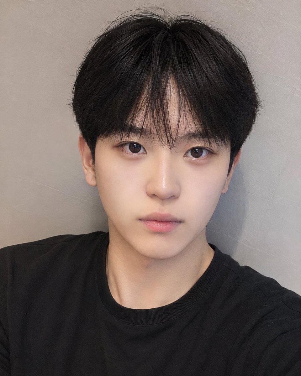 Raphie06_'s tweet photo. 이게 뭐지 ㅡ.ㅡ.. https://t.co/rNiH0WiQvd