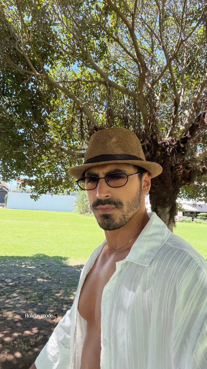 EminGGlobal's tweet photo. 🆕📸 Emin via IG.

Holiday mode. ☀️🌴

Emin shared two more moments from his stay at Rixos Premium Belek: a relaxing walk through the resort and a stylish "Holiday mode" selfie. 😎

Looks like he's making the most of every moment of his vacation. ✨

#EminGünenç #Arafta #MerTeş https://t.co/OpvkGrVfS8