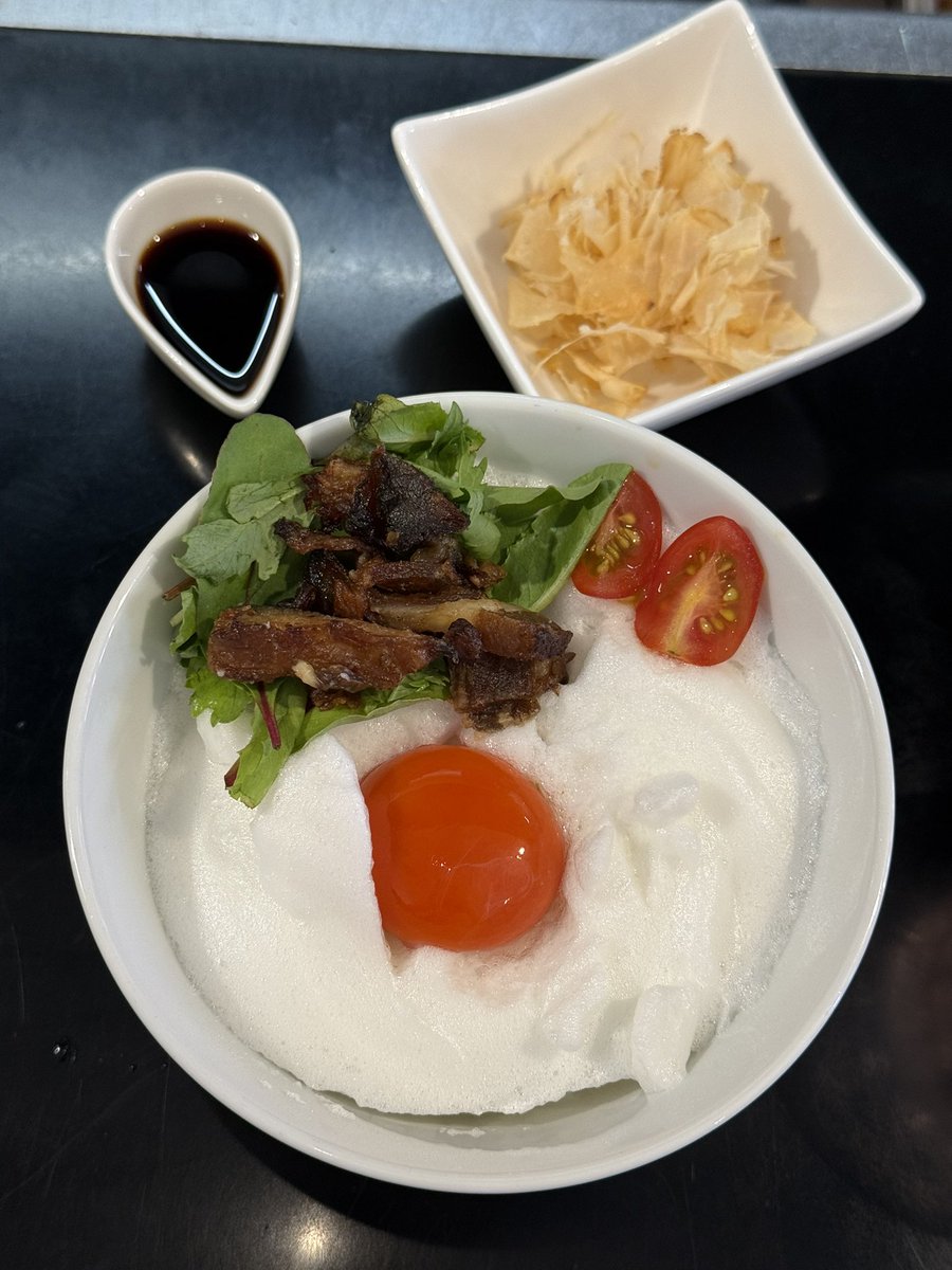 bx_ob6's tweet photo. 北千住らぁ麺屋のさかいさん@misoaji_matador 
三周年おめでとうございます。
梅塩らぁ麺美味しかった🍜✨
牛ヒレ肉まで豪華すぎて…🥩
大分の卵「蘭王」のTKG最高でした！
東京では出してる所がまだまだ少ないので
めちゃくちゃ嬉しかったです🥚✨
ブーケガルニ油の和え玉も素敵でした💐 https://t.co/W0afk1FxvQ