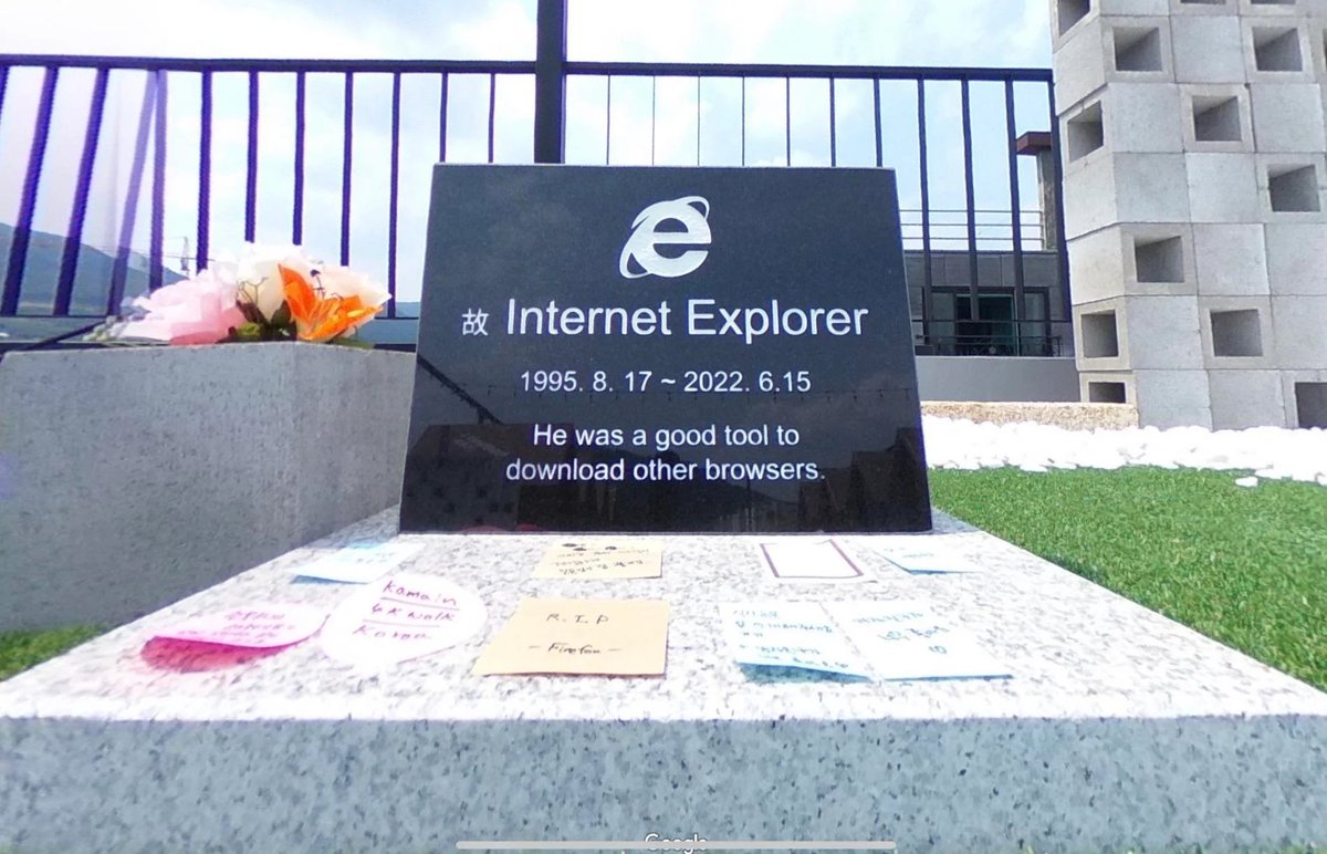 MangaCut's tweet photo. South Koreans really dug a grave for internet explorer https://t.co/VQZW5o2Nal