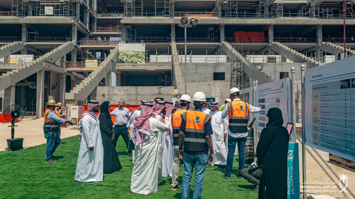 WCA2034's tweet photo. جانب من زيارة معالي الدكتور @malkassabi للاطلاع على سير أعمال ملعب وسط جدة بمرافقة @PIFSaudi و@JCD_SA، حيث بلغت نسبة الإنجاز 35% استعدادًا لاستضافة #السعودية34 🏗️

للمزيد من التفاصيل ⬅️ https://t.co/xmlgQTwLfy https://t.co/AGXXKQYZt7