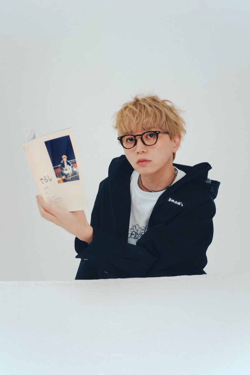 lingnai03's tweet photo. でら誕のグッズ着用です
renzo君とのZINEも出ます
買ってください！ https://t.co/2ZeNoSvibR