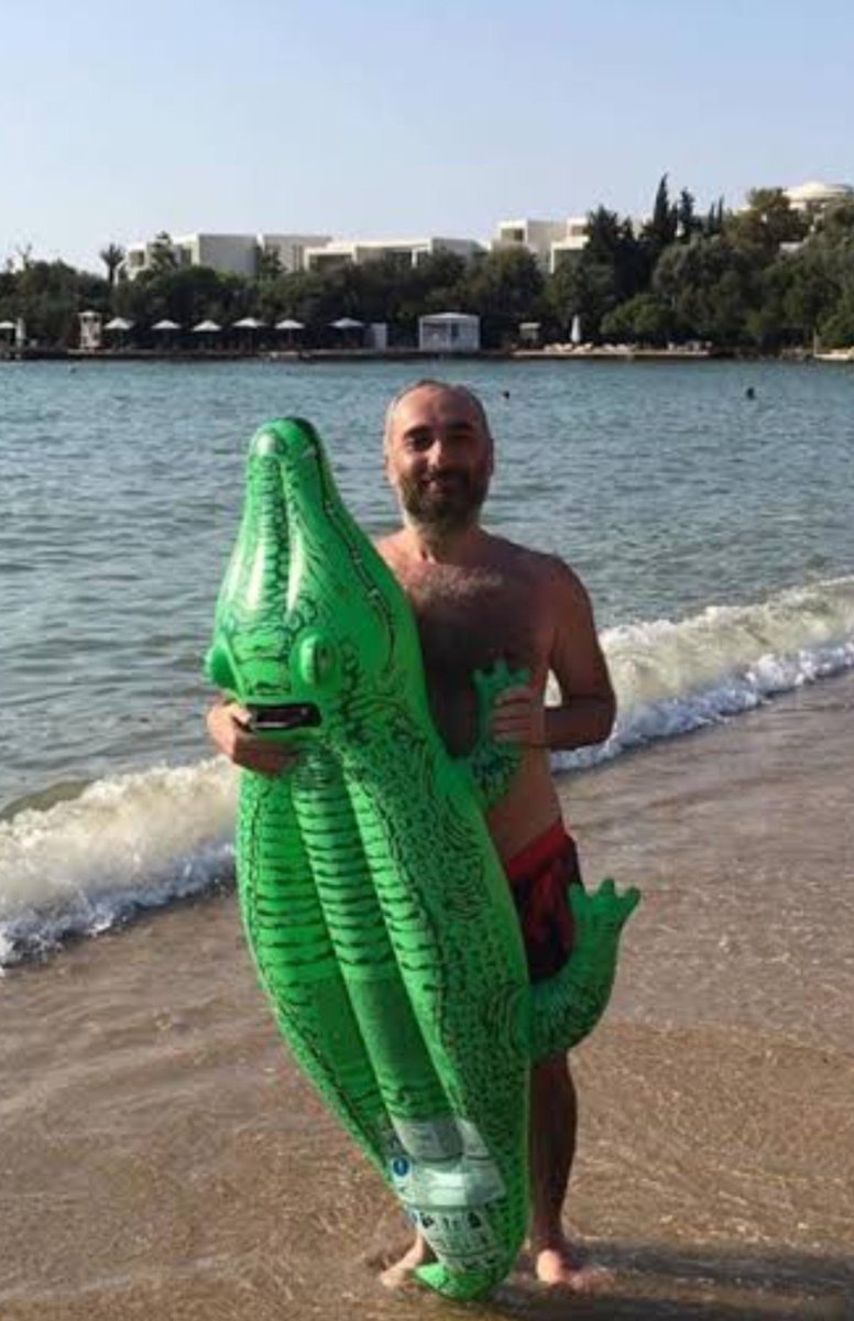 saborz767676's tweet photo. Şu anda boşta olan İmamoğlu'nun Bedava Roma Gezisinin yıldızı Smayıllın eski mutlu günlerinden bir enstantane🤣🤣🤣 https://t.co/xDJn5GO4KM