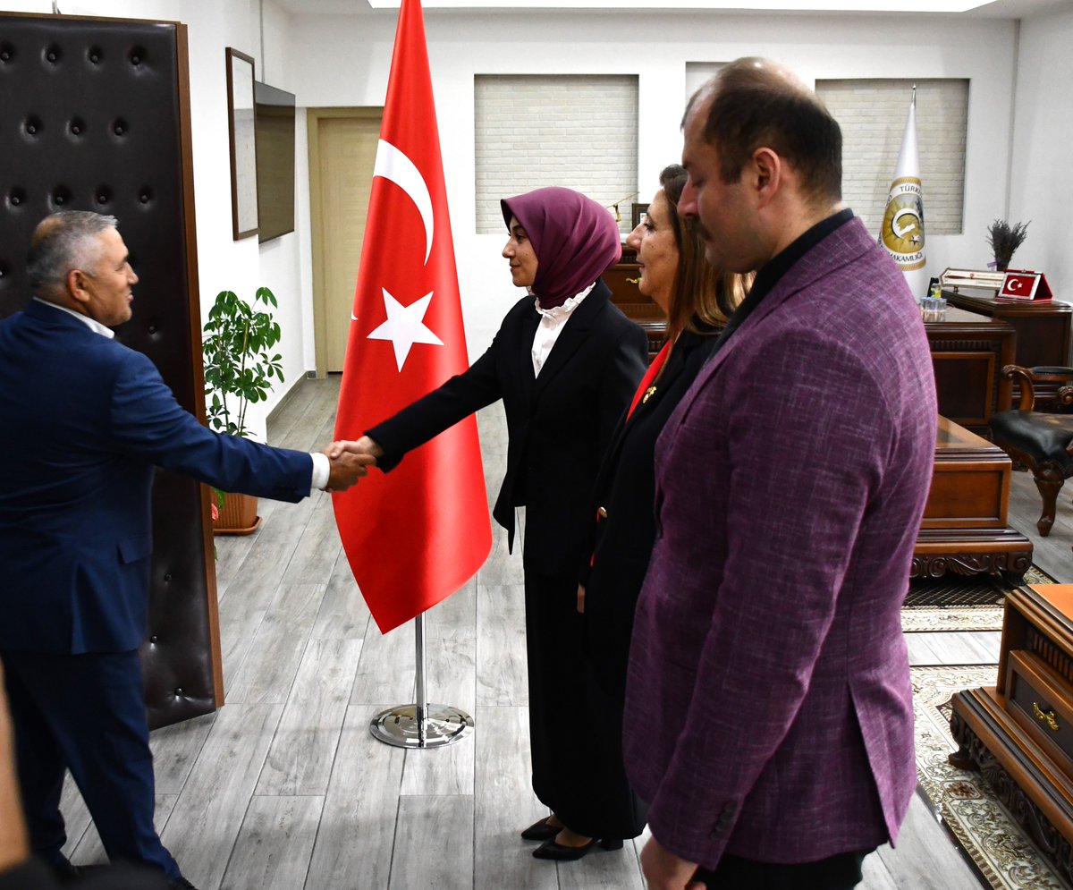Ghk_Kaymakam's tweet photo. 🇹🇷 30 Ağustos Zafer Bayramı 

30 Ağustos Zafer Bayramı’nın 104. yıl dönümü münasebetiyle düzenlenen çelenk sunma töreni ve tebrik programı, Kaymakamımız Büşra GÜNEŞ, Belediye Başkanı Zehra ÖZYOL, ilçe protokolü ve siyasi parti ilçe başkanlarının katılımlarıyla gerçekleştirildi. https://t.co/S0tBQPv9px