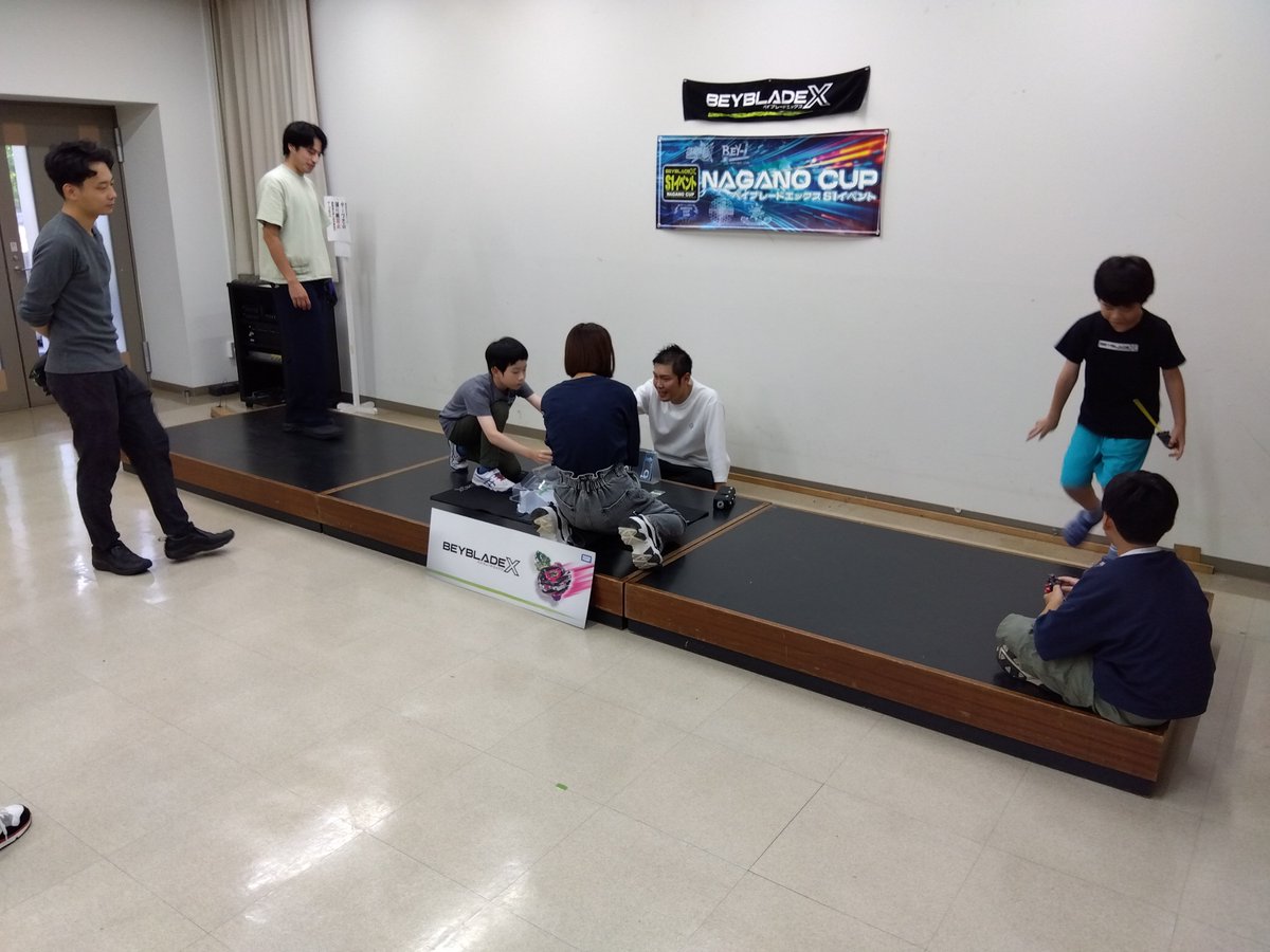 HM05015072's tweet photo. 本日も無事ベイブレードX S1イベント「NAGANO CUP DX」開催終了できました🙌

入賞者発表🎉

レギュラー
1️⃣タクミ
2️⃣リヒト
3️⃣イチゴ
4️⃣RITO

オープン
1️⃣むらぴ
2️⃣かっちゃん
3️⃣なっちゃん
4️⃣そうたろうパパ

チーム
1️⃣⑤
2️⃣④
3️⃣⑥
4️⃣③

今回特設ステージで決勝トーナメント開催👍️

ご参加感謝😌 https://t.co/3k3rHWYdu7